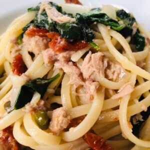 tuna pasta with tomatoes and spinach